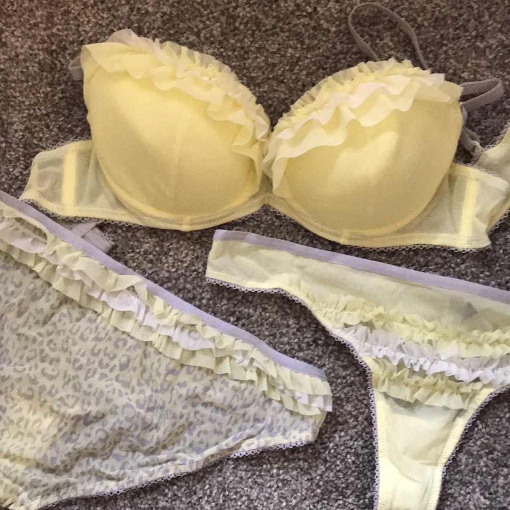 Pale yellow lingerie set